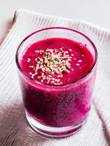 Pitaya Smoothie with Hemp Seeds